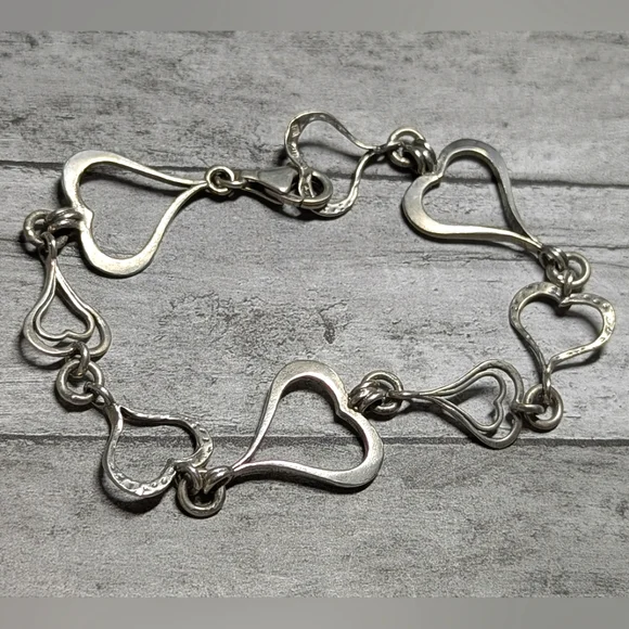 Sipada Retired "Spread Love" Oxidized Sterling Silver .925 Signed Heart Bracelet - Picture 8 of 8